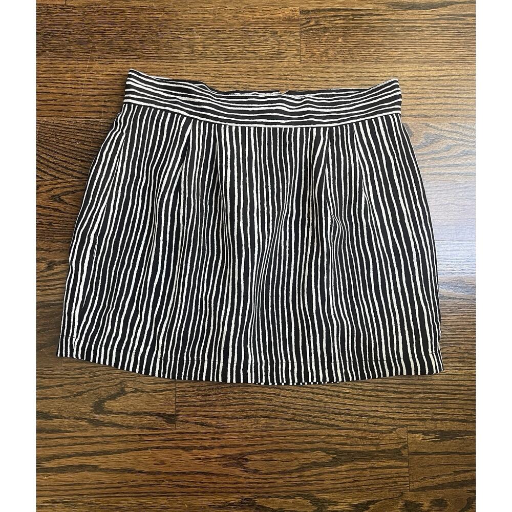 YAYA women’s mini skirt striped animal print sz. 10 black white